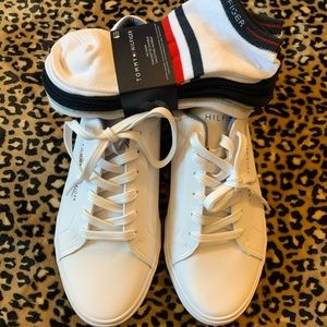 NBW Men’s Tommy Hilfiger Shoes & Socks Set!